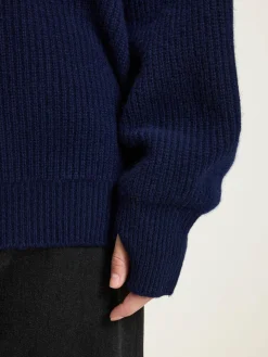 NICHOLSON & NICHOLSON Highland Crewneck Sweater